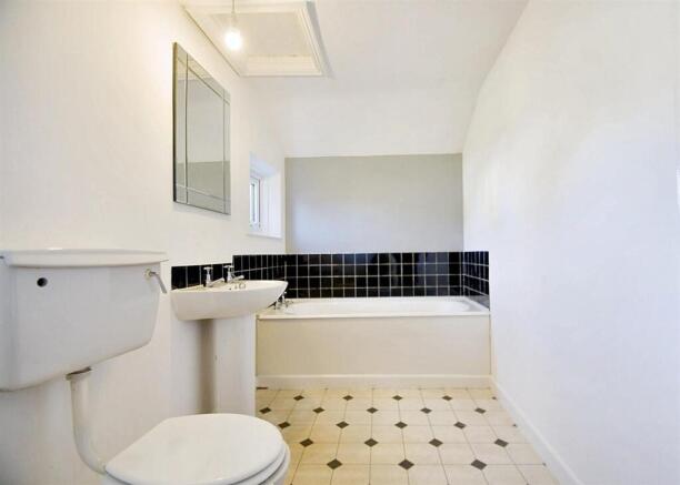 EN-SUITE BATHROOM