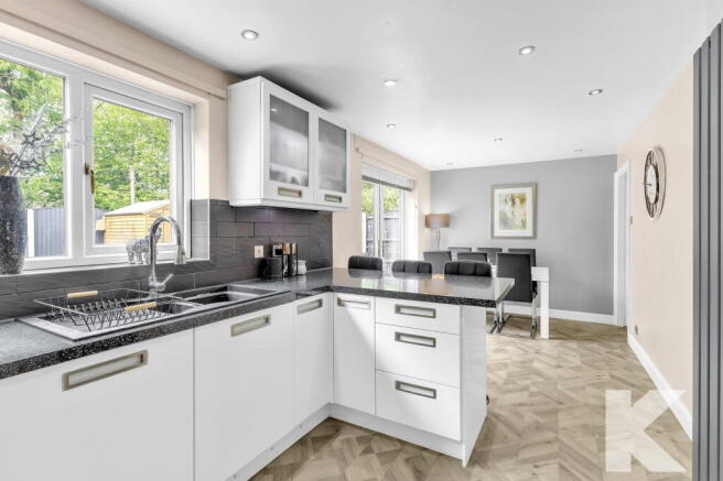 4 bed Detached for sale Image 6