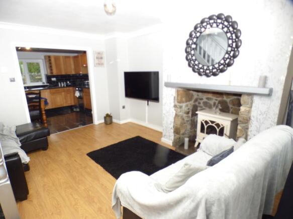 Lounge Open to Kitch