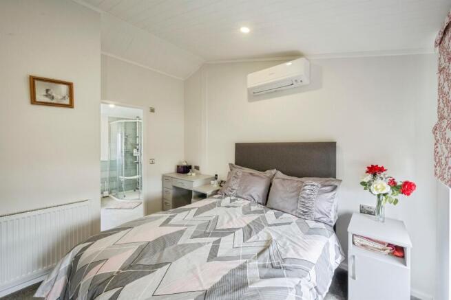 2 bed Park Home for sale Image 12