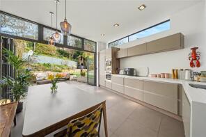 25, Hornsey Rise Gardens, London N19 3PP
