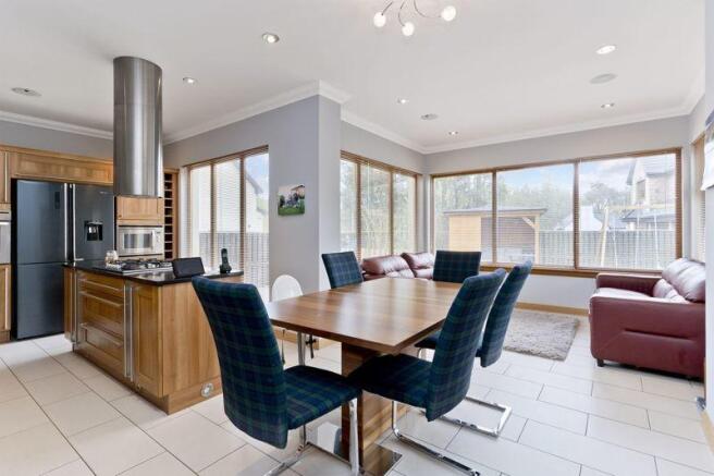 Dining/Kitchen...