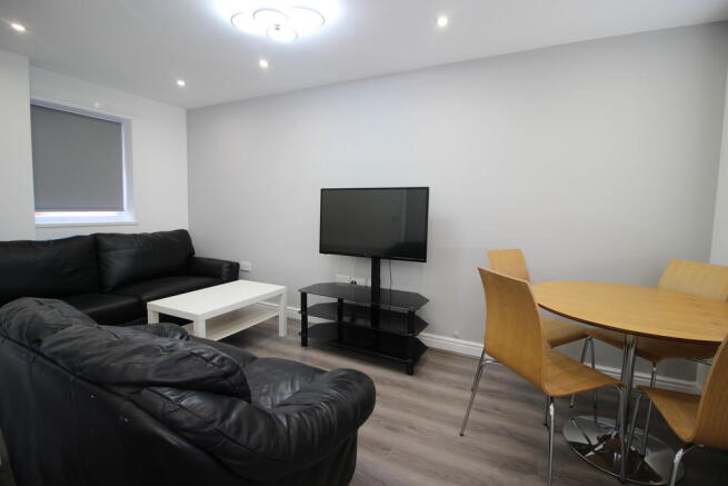 3 bed Town House to rent Image 6