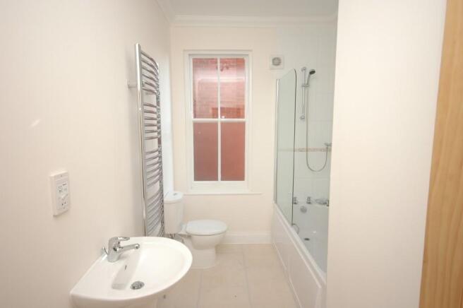 Bathroom Apt 4