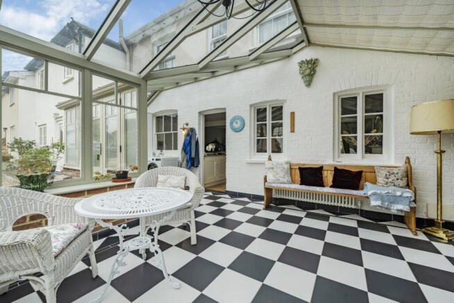 1365896-5-68f0d30...