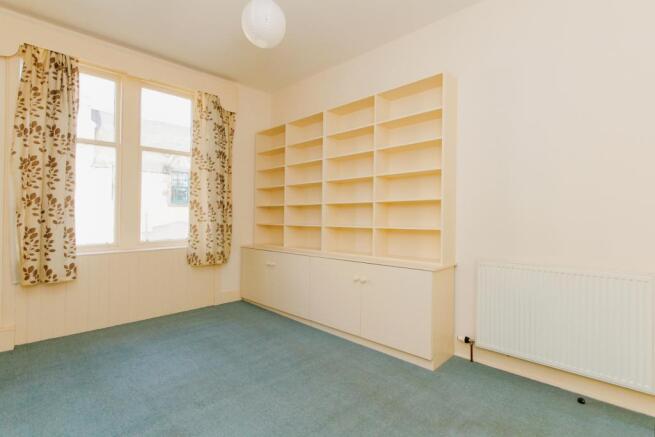 Bed 3 / Dining Room