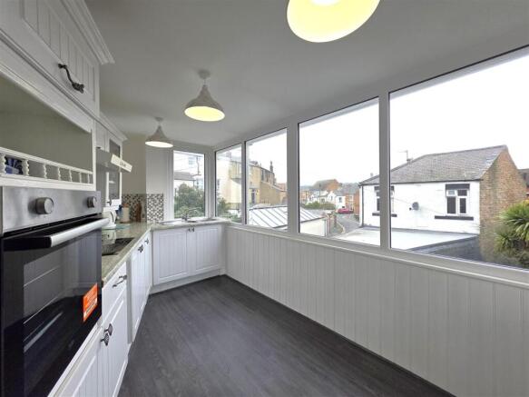 1 bed Maisonette to rent Image 4