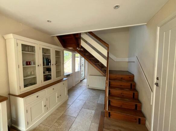 4 bed Detached to rent Image 5