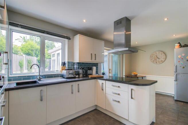 3 bed Detached for sale Image 3