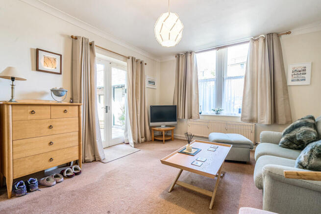 Lounge/Dining Roo...