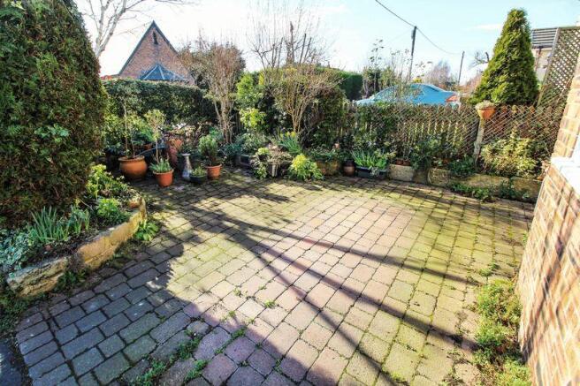 Front Garden /...