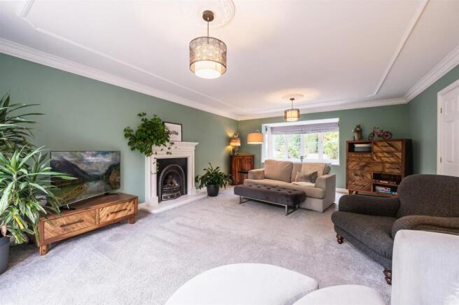 7 bed Detached for sale Image 6