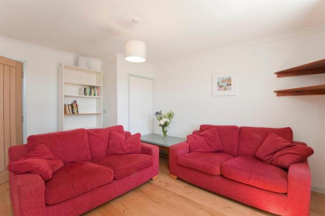 Lanas Lodge lounge.jpg