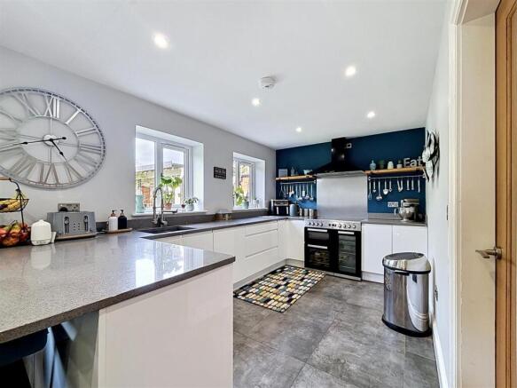 4 bed Detached for sale Image 5