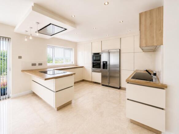 4 bed Detached for sale Image 4