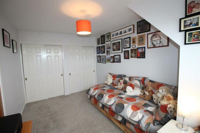 Anson Close, 11 Bedroom Three 1.JPG