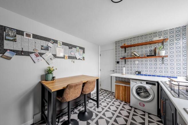 2 bed Flat for sale Image 10