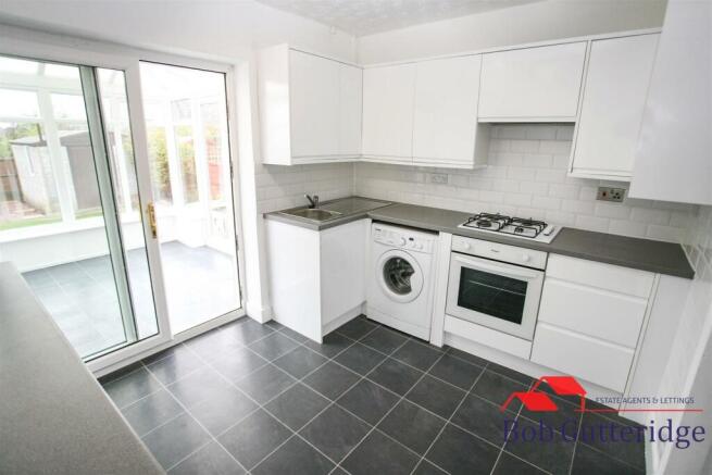 FITTED KITCHEN