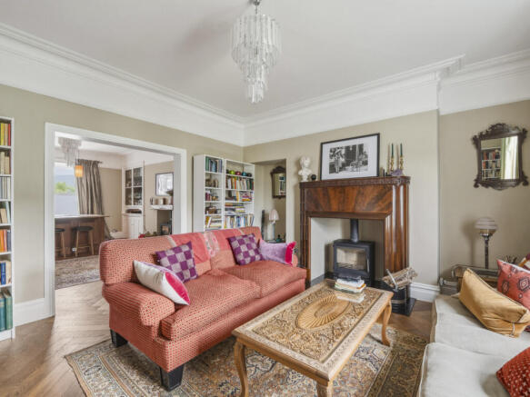 6 bed Semi-Detached for sale Image 5