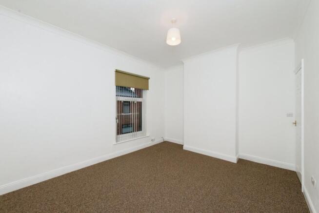 2 bed Terraced to rent Image 6