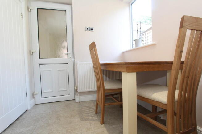 3 bed Semi-Detached to rent Image 12