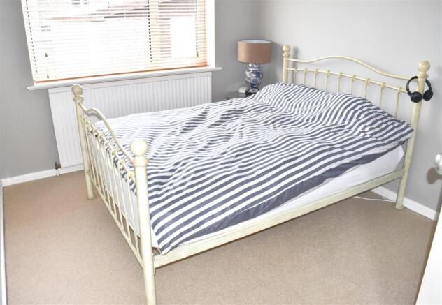 2 bed Semi-Detached Bungalow to rent Image 12