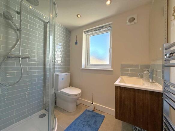 3 bed House for sale Image 8