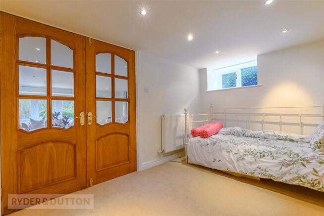 4 bed Detached for sale Image 12