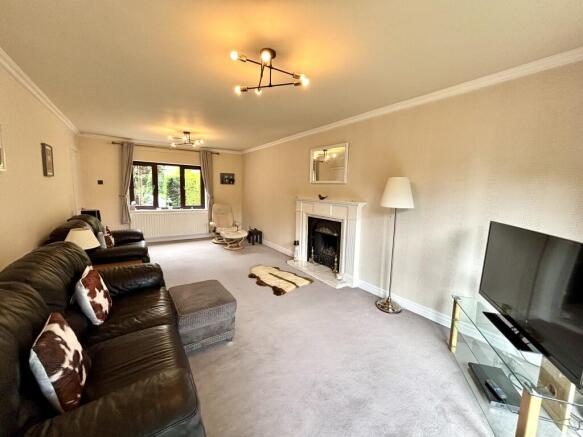 4 bed Detached for sale Image 6