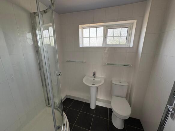3 bed Semi-Detached to rent Image 8