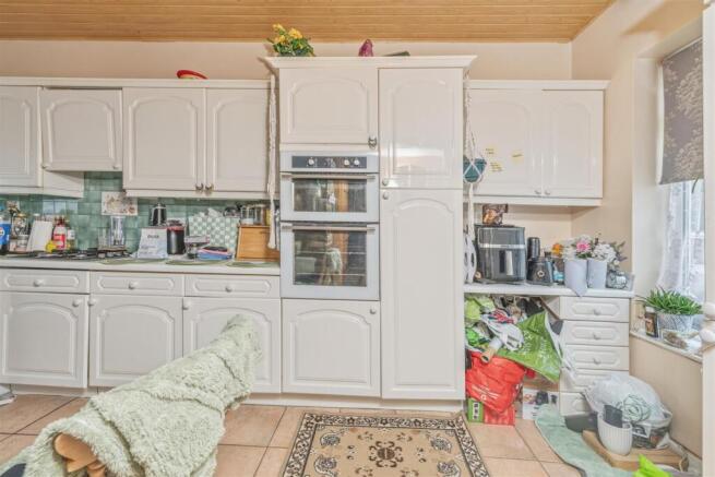 3 bed Semi-Detached for sale Image 6