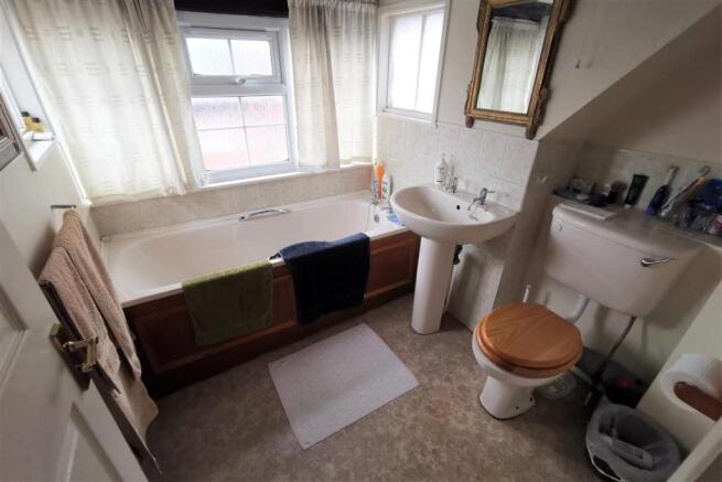 Second Floor Bathroo