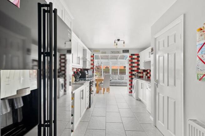 4 bed Detached for sale Image 6