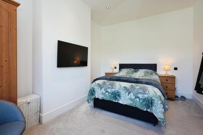 3 bed Semi-Detached for sale Image 8