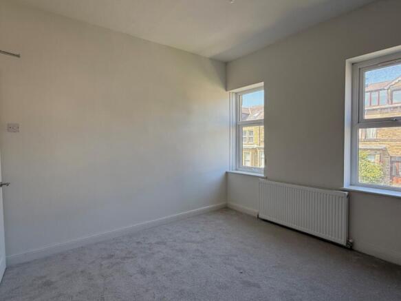 2 bed Terraced to rent Image 6