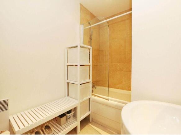 2 bed Flat to rent Image 9