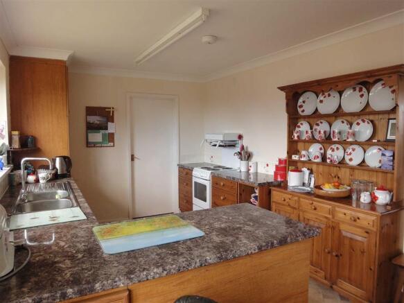 KITCHEN: