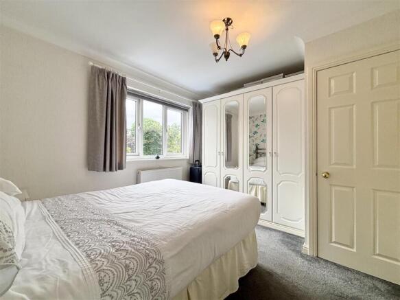 2 bed Town House for sale Image 11