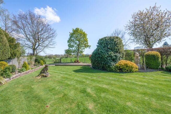 4 bed Detached for sale Image 7