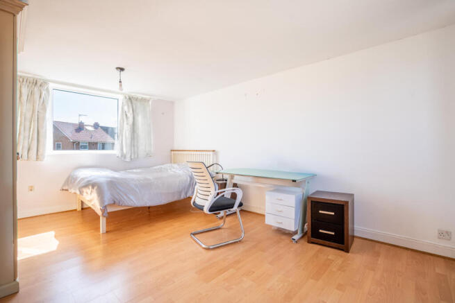 4 bed Terraced for sale Image 12