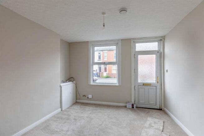 8698039-interior02-800.jpg