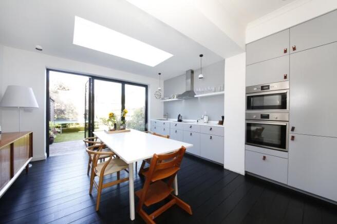 KITCHEN/DINING