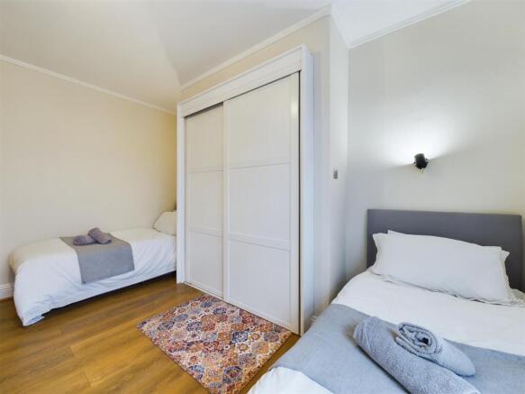 2 bed Apartment for sale Image 8
