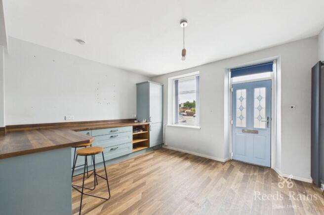 2 bed Terraced to rent Image 6