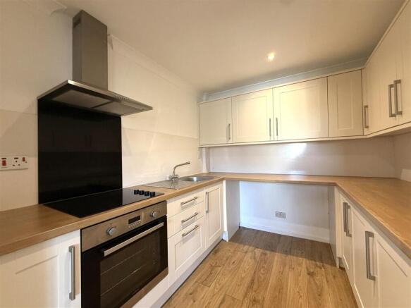 2 bed Flat to rent Image 7
