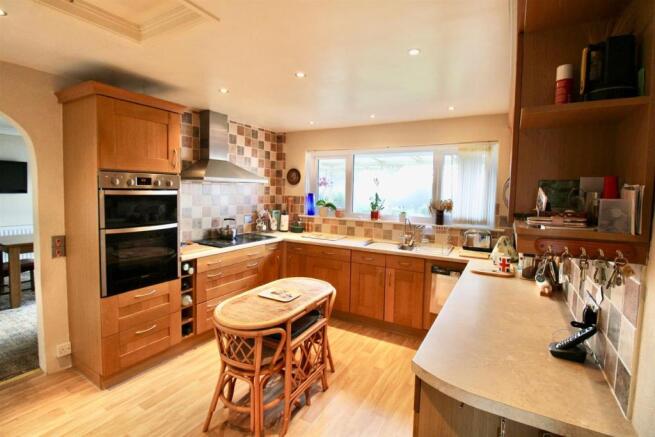 Kitchen 2.jpg