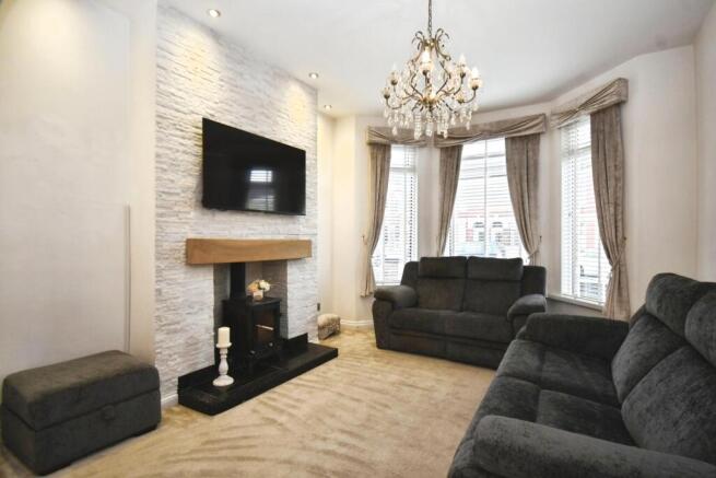 3 bed Garages for sale Image 6