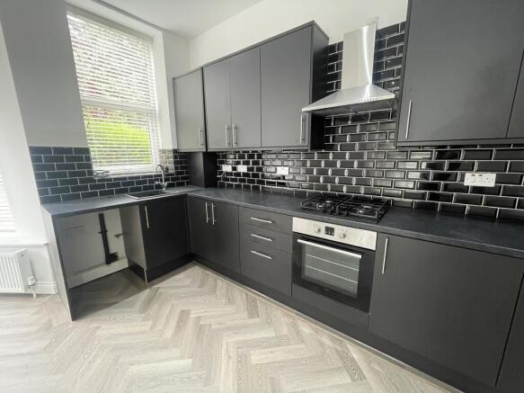 2 bed Apartment to rent Image 4