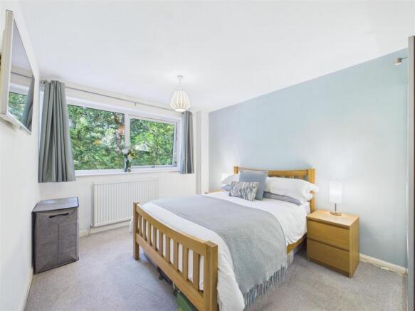 2 bed Flat for sale Image 10