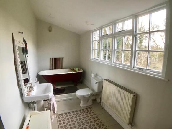EN SUITE BATHROOM